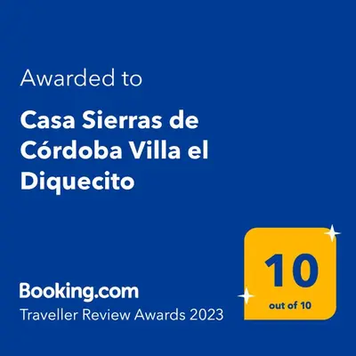 a yellow sign with the text awarded to casa stearas de cordoba at Casa Sierras de Córdoba Villa el Diquecito in La Calera