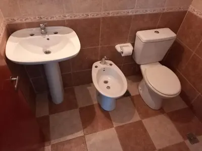 a bathroom with a toilet and a sink at Chalet Centrico in Merlo