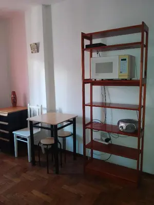 a room with a table and a microwave on a shelf at Departamento Alberdi Little in Cordoba