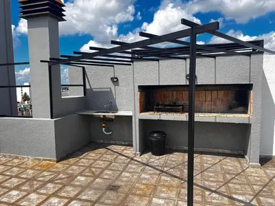 a building with a grill on the side of it at Elegante Departamento en Alta Córdoba in Cordoba