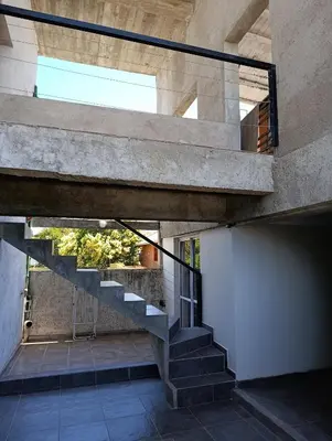 a concrete staircase in a house with a window at Departamentos Talamuchita in Santa Rosa de Calamuchita