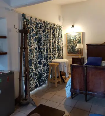 a living room with a bed and a curtain at CERRO LOFT in Cordoba