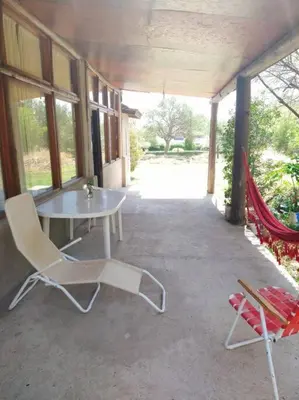 a patio with a table and chairs in a building at Cabaña en Villa General Belgrano in Villa General Belgrano