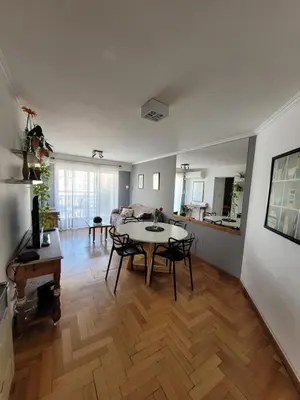 a living room with a table and a kitchen at Departamento Nueva Córdoba RW in Cordoba