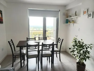 a dining room with a table and chairs and a window at Pampa Mora- Estadio Kempes in Cordoba