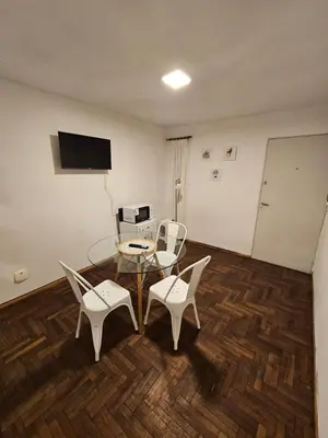 a room with a table and chairs and a television at Monoambiente Centro in Cordoba