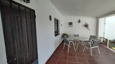 a dining room with a table and chairs at DEPARTAMENTO DIARIO PASEO DEL JOCKEY in Cordoba