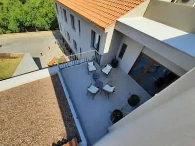 an overhead view of a balcony with chairs and tables at Hotel Estilo MB - Merlo in El Rincón