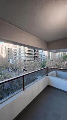 an empty balcony with a view of a city at CHACABUCO 1 dormitorio in Cordoba
