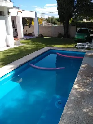 a blue swimming pool in a yard at Casita Misol con piscina exclusiva y 100 mts del rio in Villa Carlos Paz