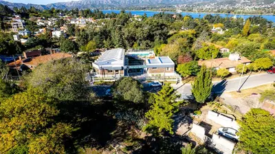 an aerial view of a house with trees and a lake at Estrella de Mar in Villa Carlos Paz