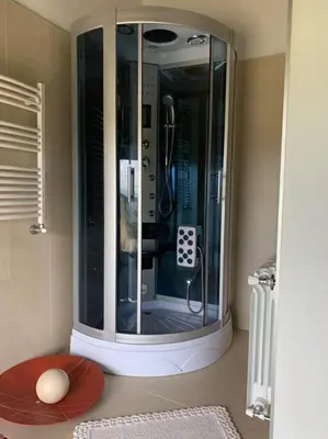 a glass shower in a bathroom with a red plate at La Cumbrecita ,Casona super Lujo . in La Cumbrecita
