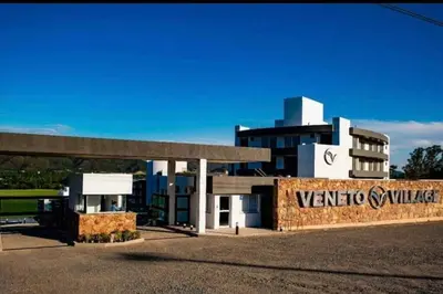 a building with a sign that reads vanderbilt university at Departamento con vista al lago en Veneto Village in Villa Parque Siquiman