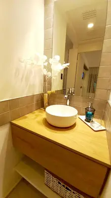 a bathroom with a sink and a mirror at Dpto Temporario Córdoba, ubicación ideal in Cordoba