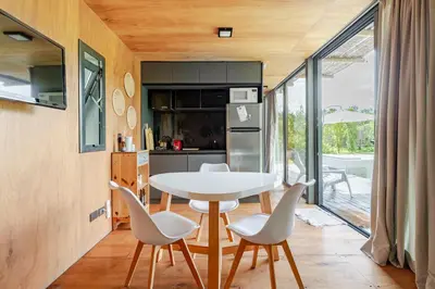 a kitchen and dining room with a table and chairs at Cabañas con jacuzzi privado y vistas al cerro Champaquí in San Javier