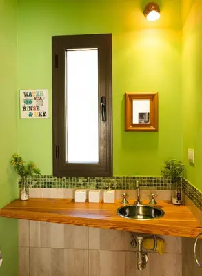 a bathroom with a sink and a window at Bella Vista Casa con pileta y terraza in Villa Carlos Paz