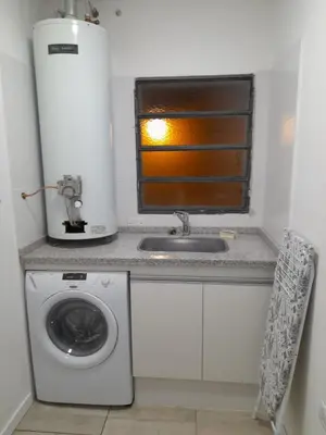 a kitchen with a sink and a washing machine at CASA CONFORTABLE II in Cordoba