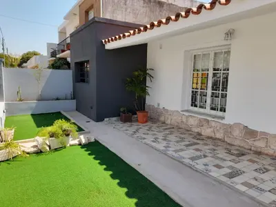 a house with a green lawn in front of it at CASA CONFORTABLE II in Cordoba