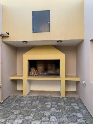 a living room with a fireplace in a wall at Departamentos Monteolivos in Merlo