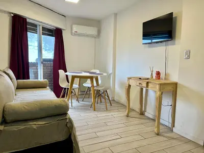 a living room with a couch and a table at Hermoso departamento en el centro de Cordoba, somos ApartamentosCordoba in Cordoba