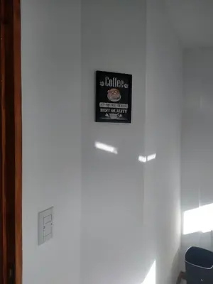 a sign hanging on a wall in a room at Aparts Kodu- Residencia Familiar in Río Cuarto