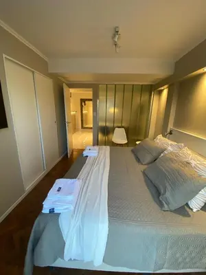a bedroom with a large white bed in a room at DEPARTAMENTO CENTRICO CON COCHERA - CORDOBA Argentina- in Cordoba