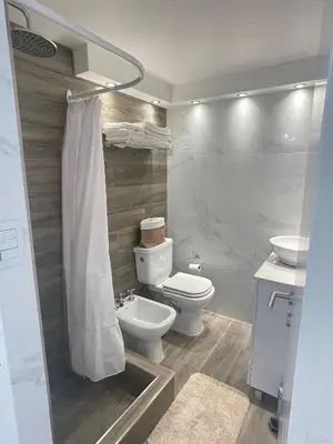 a bathroom with a toilet and a sink at DEPARTAMENTO CENTRICO CON COCHERA - CORDOBA Argentina- in Cordoba