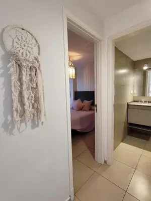 a room with a bathroom and a bedroom with a bed at Departamento Boho Chic Corazón de Nueva Córdoba in Cordoba
