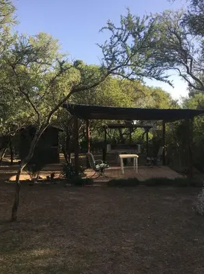 a pavilion with a table and a bench in a yard at Arcángeles del Oeste - Descanso al pie de la montaña in La Población