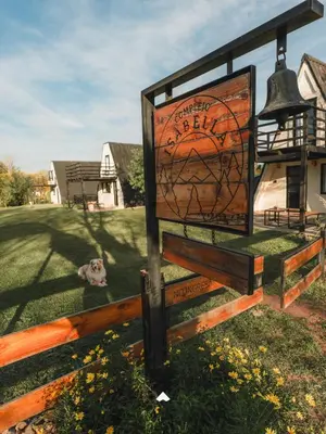 a sign in the yard of a house at COMPLEJO ISABELLA in Villa Amancay