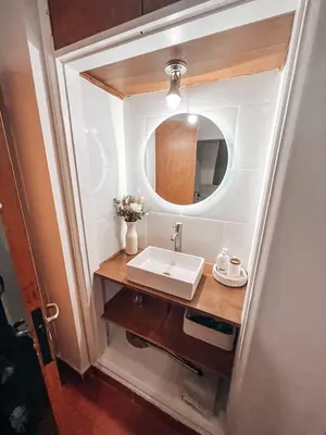 a bathroom with a sink and a mirror at Departamento zona CENTRO BOLIVAR y LA CAÑADA con BALCÓN in Cordoba