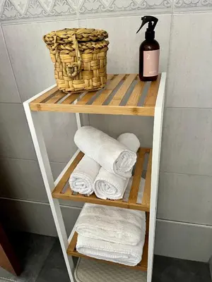 a towel shelf with towels and a basket on it at NUEVA CÓRDOBA - Vélez Sarsfield cerca del Allende y Oulton in Cordoba