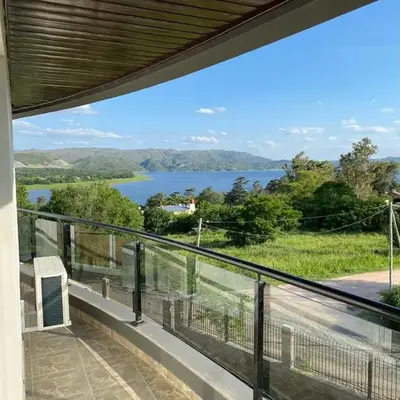 Departamento con vistas al lago en Veneto Village