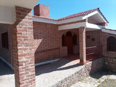 a side view of a brick building at Cabañas Akumali in Nono