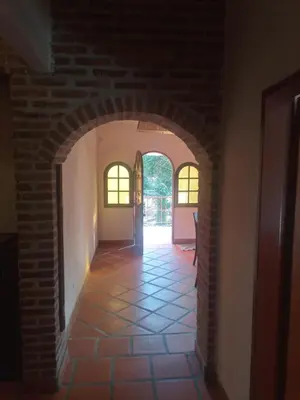 an archway leading into a room with a door at Cabañas Akumali in Nono