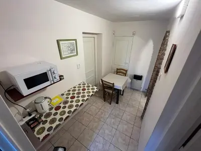 a small room with a table and a microwave at Apartamento Nuevo Centro in Cordoba