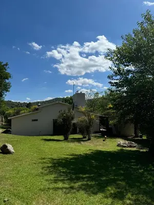 a yard with a building in the background at Casita de Cuesta in Villa Icho Cruz