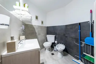 a bathroom with a toilet and a sink at Viaggiato Duarte Quirós in Cordoba