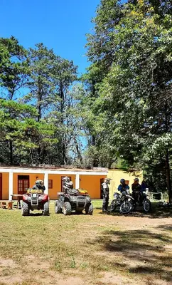 a group of motorcycles and atvs parked in front of a building at Posada Tanti El Durazno in Tanti