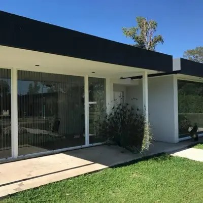 Casa frente al lago en barrio privado