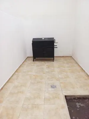 a room with a black desk in a white wall at Apartamento Faro de General Paz in Cordoba