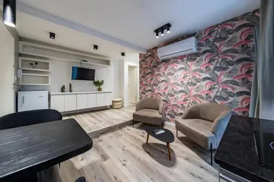 a living room with two chairs and a table at San Luis 61 B Nueva Córdoba enfrente al Paseo del Buen Pastor in Cordoba