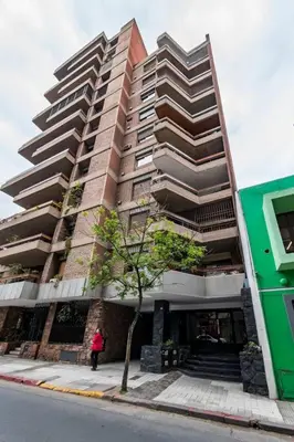 a woman standing in front of a tall building at San Luis 61 B Nueva Córdoba enfrente al Paseo del Buen Pastor in Cordoba