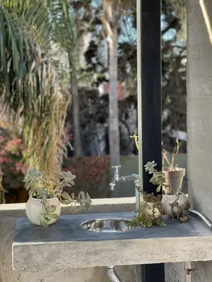 a sink with potted plants on top of it at Loft 1930 in Villa Carlos Paz
