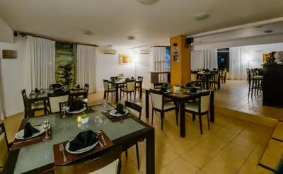 a dining room with tables and chairs in a restaurant at Hotel La Huertita in Libertador General San Martín