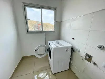 a washing machine in a bathroom with a window at Torre Leonardo Carlos Paz in Villa Carlos Paz