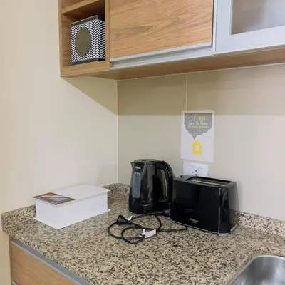 a kitchen counter with a toaster and a microwave on it at VOW Departamento CÉNTRICO CON COCHERA in Villa Carlos Paz