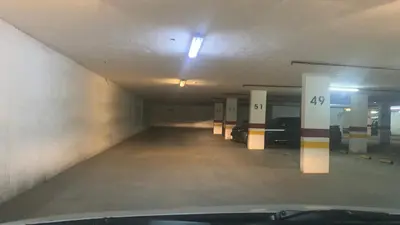 an empty parking lot in a parking garage at VOW Departamento CÉNTRICO CON COCHERA in Villa Carlos Paz