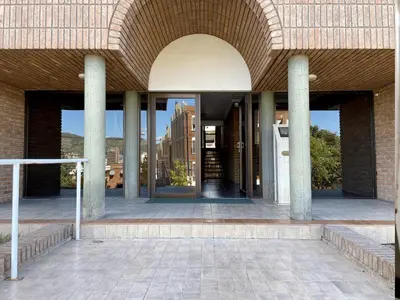 an entrance to a building with columns and windows at DEPARTAMENTO ROCA in Villa Carlos Paz