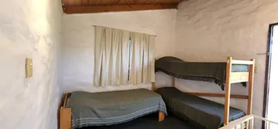 a small room with two bunk beds and a window at Chalet exclusivo en Tanti, Córdoba in Tanti
